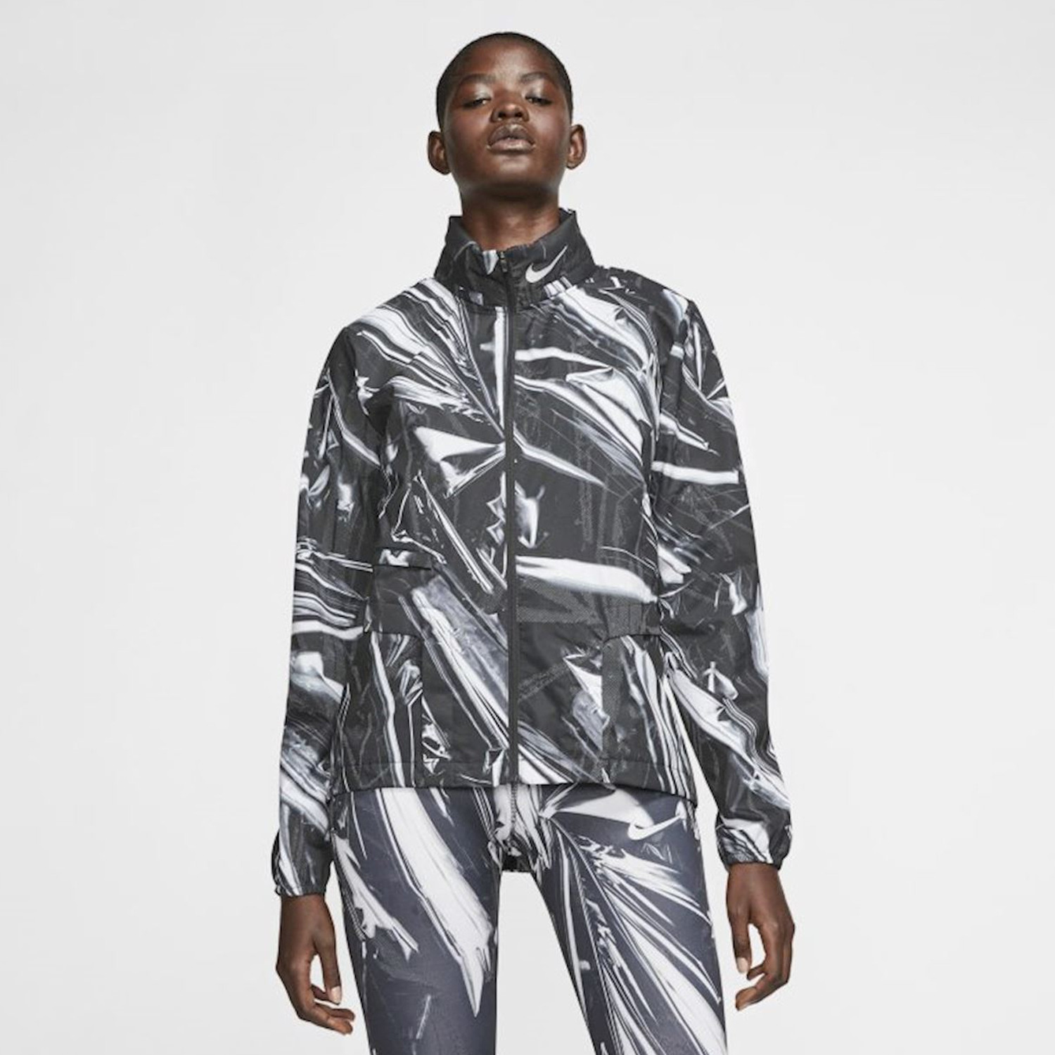 Nike-Shield-Γυναικείο-Αντιανεμικό-Μπουφάν-9000102100_8598