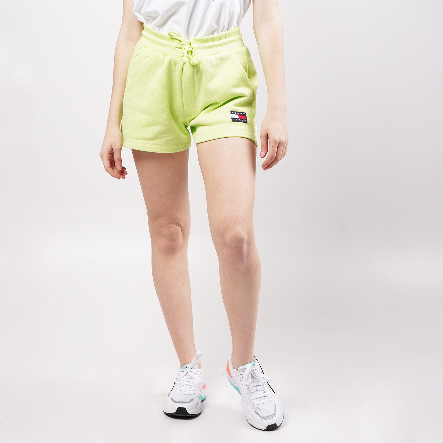 Tommy-Jeans-Badge-Γυναικείο-Σορτς-9000074841_51857