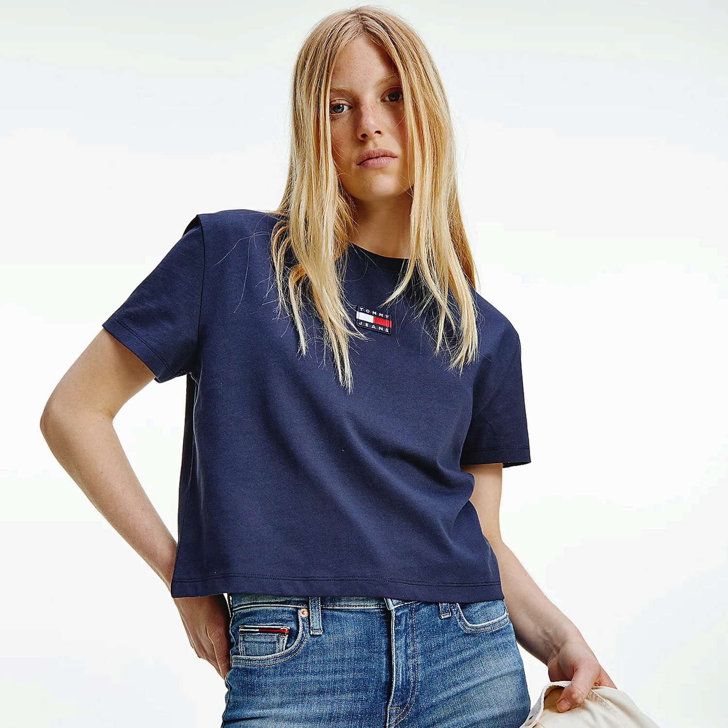 Tommy-Jeans-Tjw-Tommy-Center-Badge-Tee-9000088560_45076